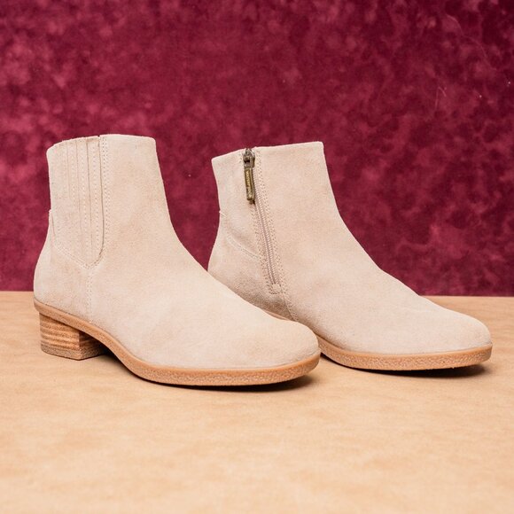 Dansko Shoes - Dansko Women Daisie Waterproof Taupe Sand Western Chelsea Boots sz 6US EUR36